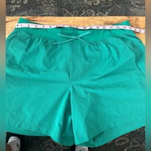 Lululemon green shorts men